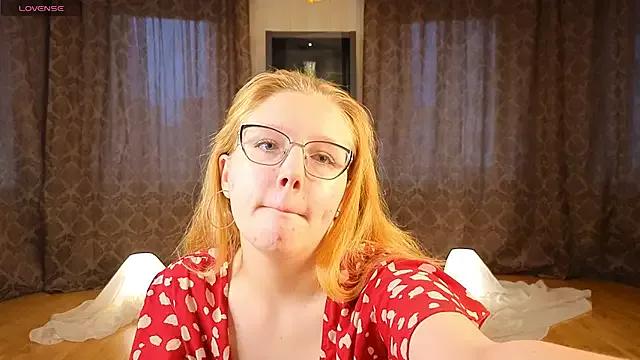 AlinaAldrete from StripChat is Freechat