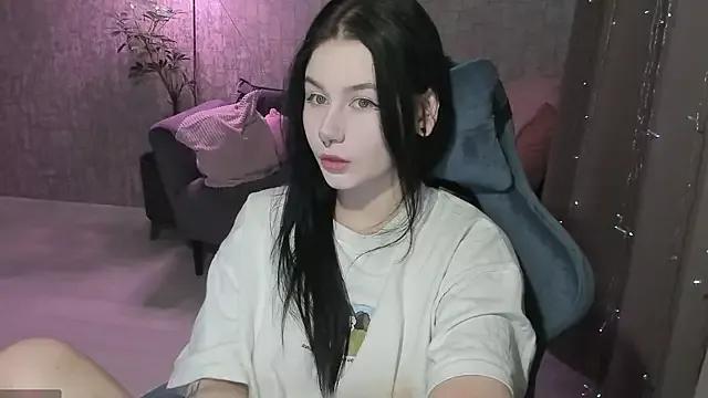 AlinaGreeeen from StripChat is Freechat