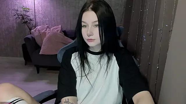 AlinaGreeeen from StripChat is Freechat