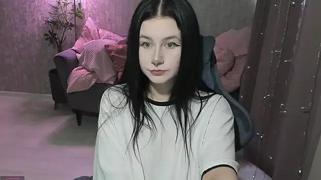 AlinaGreeeen from StripChat is Freechat
