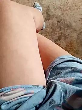 AlinaSiS from StripChat is Freechat