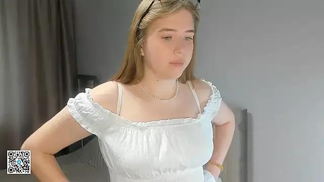 AlinaSollman from StripChat is Freechat