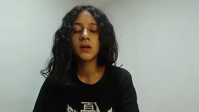 AlinaWoolf_ from StripChat is Freechat