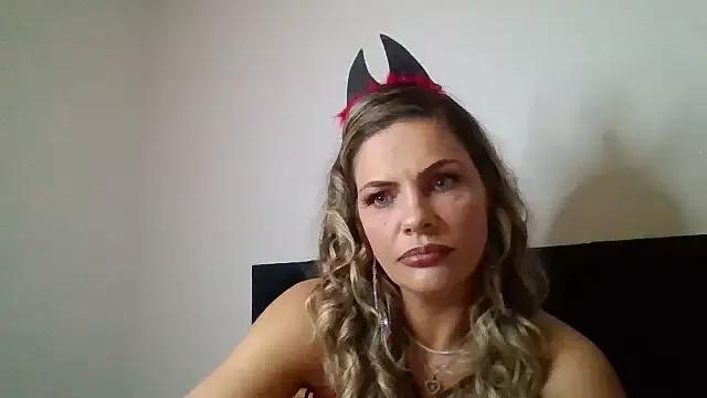 AlineMaria from StripChat is Freechat