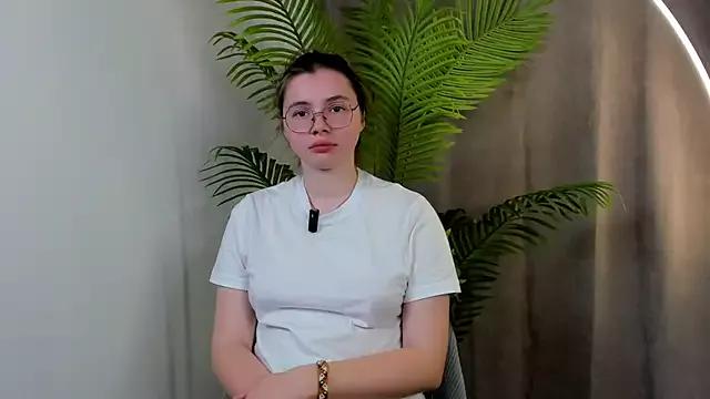 AlisaBerey from StripChat is Freechat