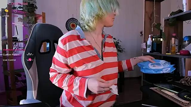 alisahug from StripChat is Freechat