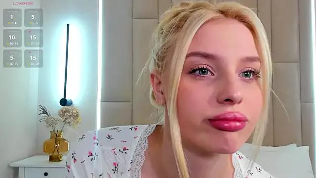 AliseRoseee from StripChat is Freechat