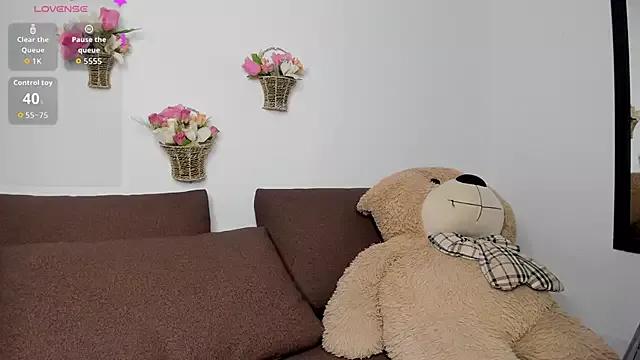 Alishaa_love from StripChat is Freechat