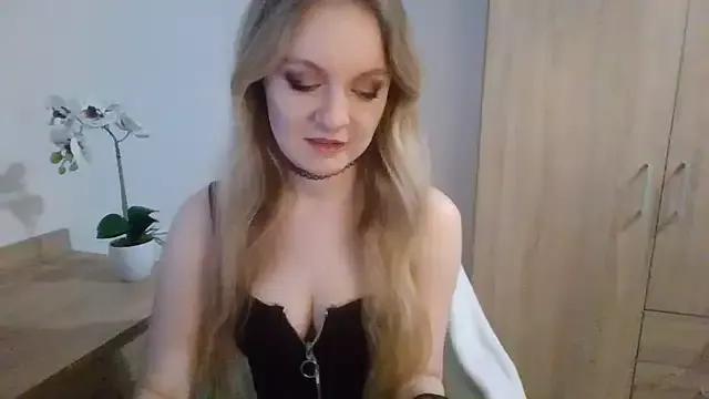 AlmaHoney from StripChat