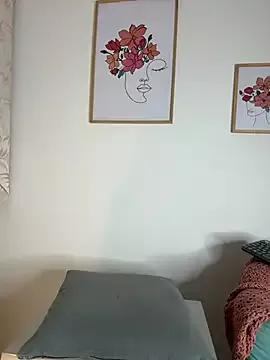AlmmaMoon from StripChat is Freechat
