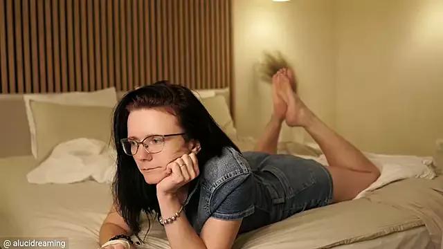 alucidreaming from StripChat is Freechat