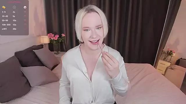 Amanda_Brow from StripChat is Freechat