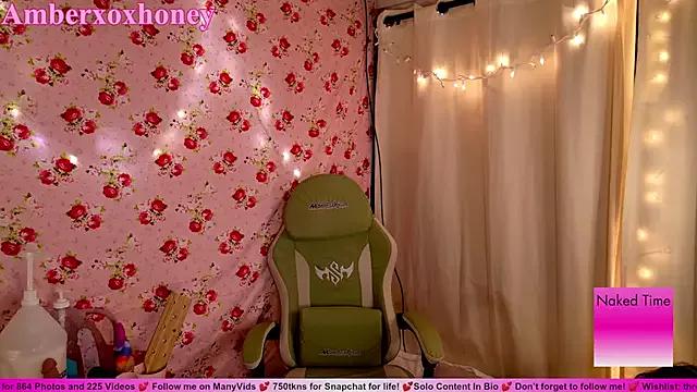 Entertain your itch for girls livestreamers with our collection of stunning models, skilled in the art of temptation and delight.