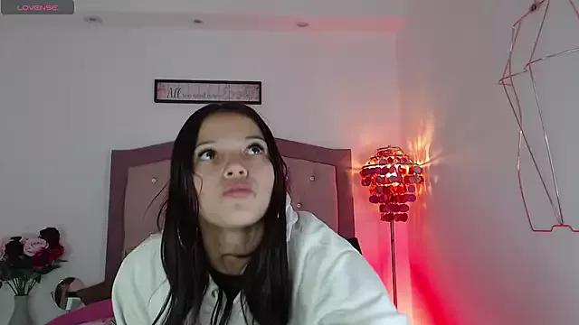AmelieAndAce from StripChat is Freechat