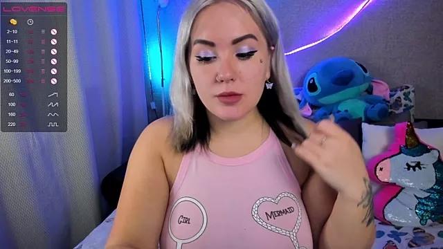 AmiableMuffleGirl from StripChat
