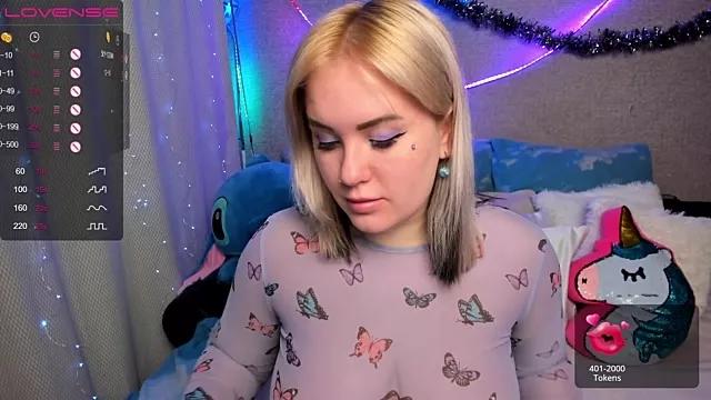 AmiableMuffleGirl from StripChat