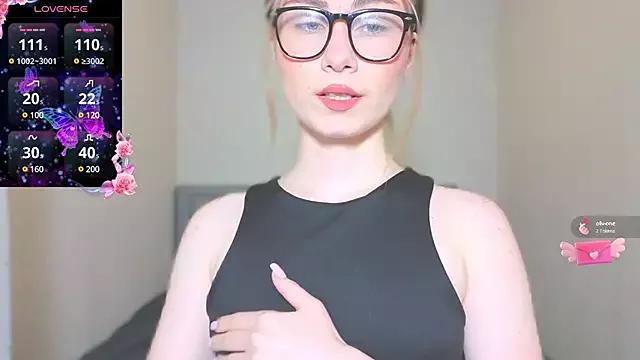 AminaLuxuryy from StripChat is Freechat