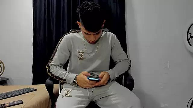 andrew_rose_ from StripChat is Freechat