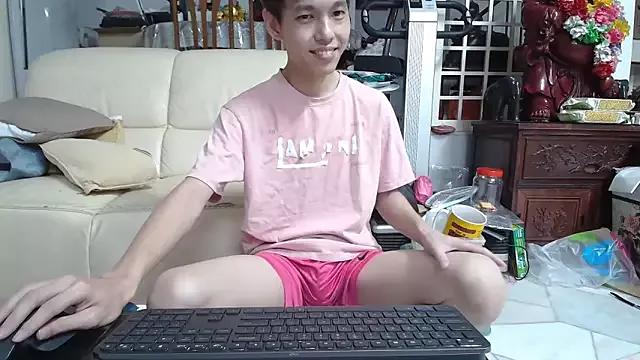 andrewooi from StripChat is Freechat