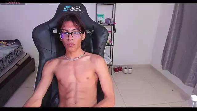 Andrewpetrikov_ from StripChat is Freechat