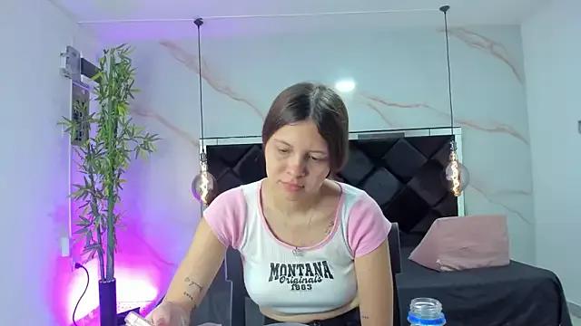 Entertain your itch for girls livestreamers with our collection of stunning models, skilled in the art of temptation and delight.
