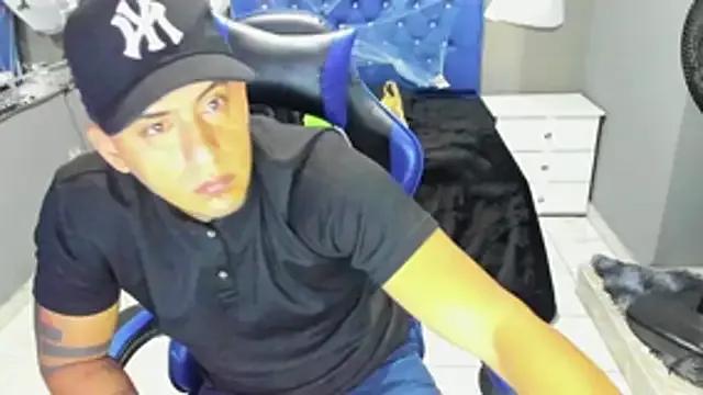 Entertain your itch for girls livestreamers with our collection of stunning models, skilled in the art of temptation and delight.