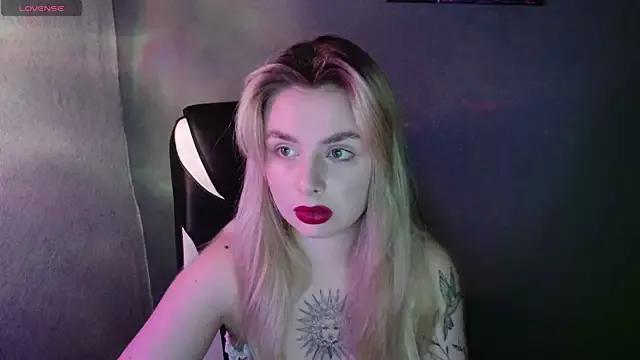 AngelicaHollywood from StripChat is Freechat