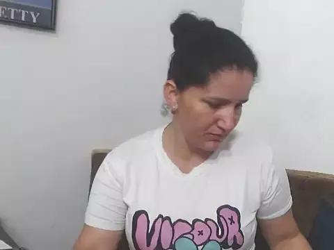 Angelinna_Milf from StripChat is Freechat