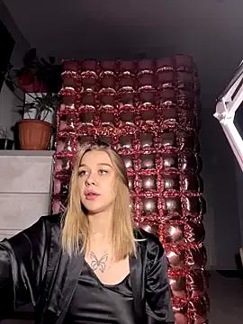 AngellnSilk from StripChat is Freechat