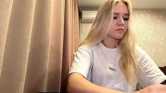 Annarill from StripChat is Freechat