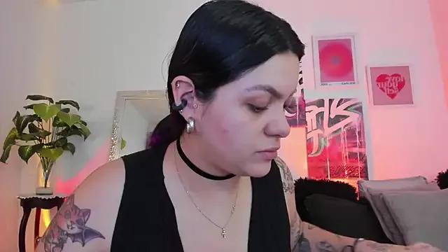 AnnieHuntters from StripChat is Freechat