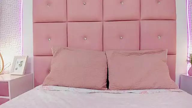Annievalencia from StripChat is Freechat