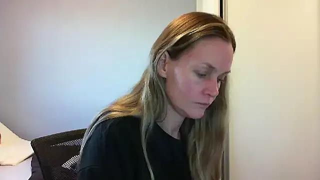 Annylove1 from StripChat is Freechat