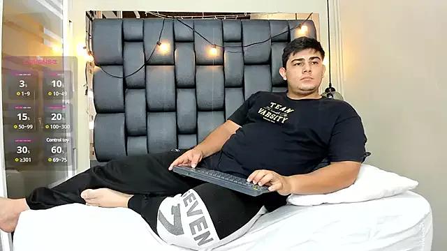 Photos of Apolo_falcon from StripChat is Freechat