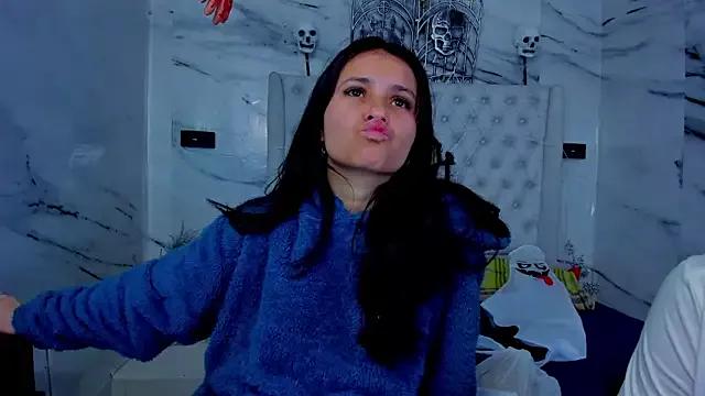 Ari_and_Storm from StripChat is Freechat