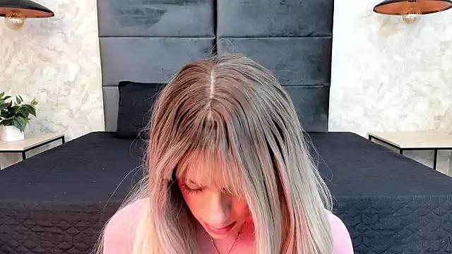 ArianaaHott from StripChat is Freechat