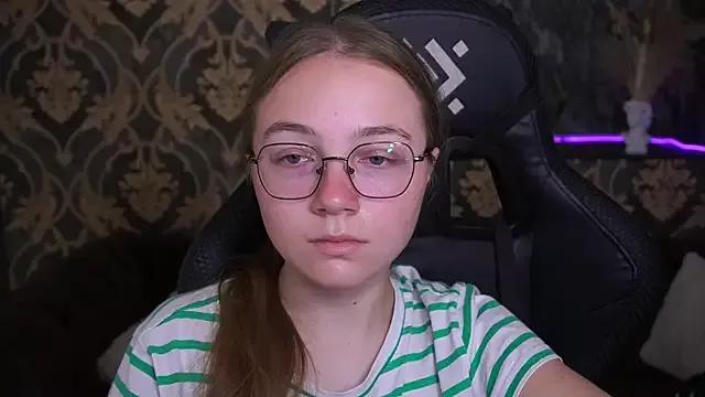 ArrinaWairr from StripChat is Freechat