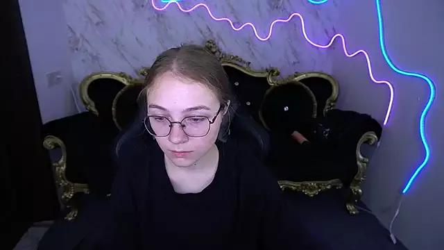 ArrinaWairr from StripChat is Freechat