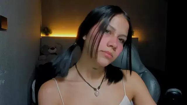 ashleytravis from StripChat is Freechat