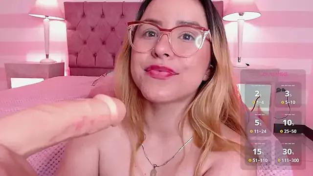Ashleyy_gh from StripChat is Freechat