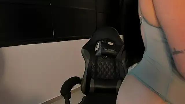 ashly_moonn from StripChat is Freechat