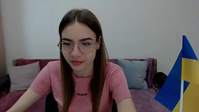 aSingleOne from StripChat is Freechat