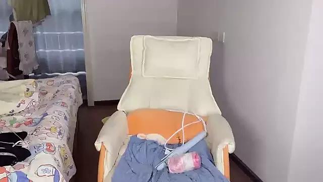 Aurora112 from StripChat is Freechat