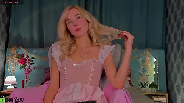 Aurora_Bennet from StripChat is Freechat