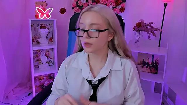 Entertain your itch for girls livestreamers with our collection of stunning models, skilled in the art of temptation and delight.