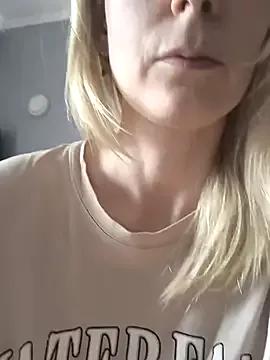 AvelinaLeoni from StripChat is Freechat