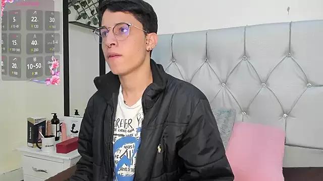 Axel__Evans from StripChat is Freechat