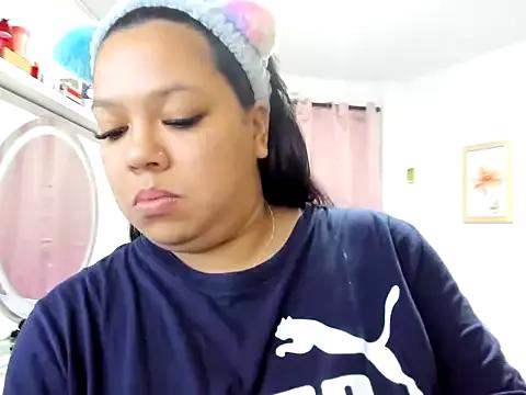 aynarakiss from StripChat is Freechat
