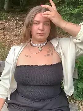 badcurvy from StripChat is Freechat