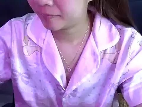Bee_2k from StripChat